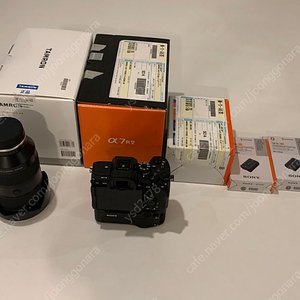 소니 a7r5 탐론 35-150 F2-2.8 Di III VXD 소니FE용 팝니다.​, cf express a 320gb, vg-c4em 세로그립, np-fz100 배터리2개