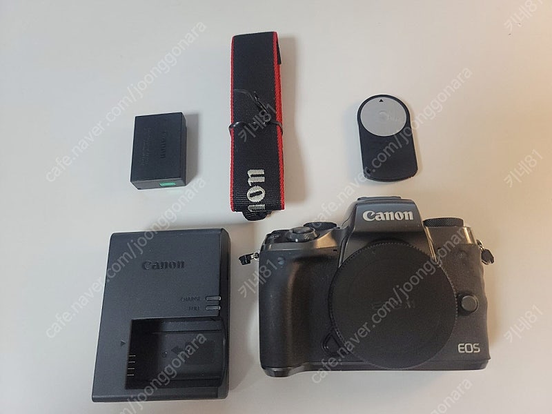 캐논 미러리스 EOS M5 카메라 바디 판매합니다.