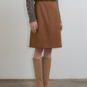 엘오61/LO61 Ben Suede Skirt in Carmel