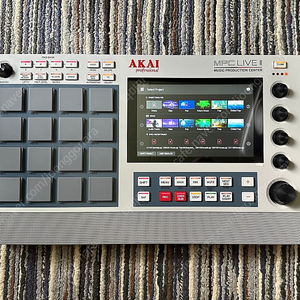 Akai MPC Live 2 Retro Edition