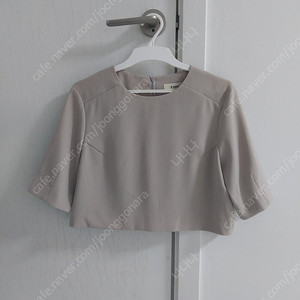 A'bout 크롭 상의