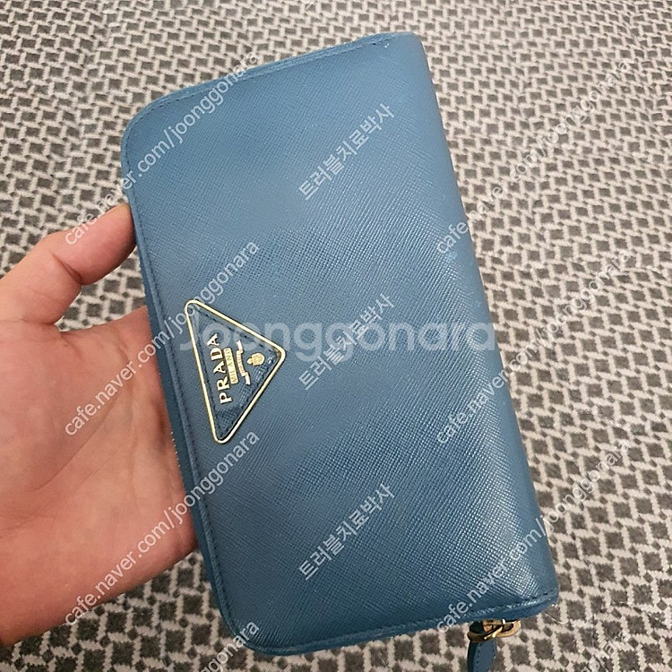정품 프라다 사피아노 삼각로고 지퍼 여성 장지갑--0
