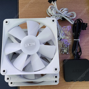 NZXT F120 RGB CORE 화이트 3개 + RGB 컨트롤러 판매