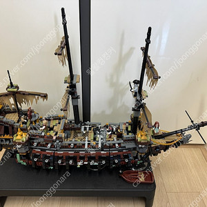 레고 71042 캐리비안의 해적 싸일런트 메리호팝니다.