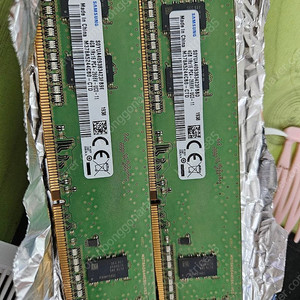 [삼성전자] DDR4 4G-21300(2666) 2개 일괄 택포 15000에 팝니다