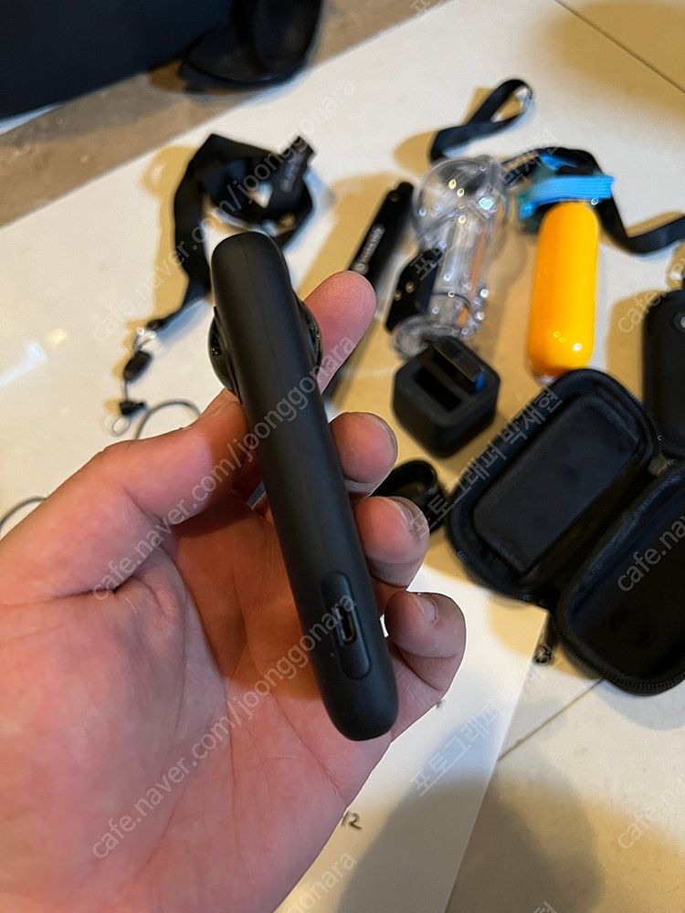 인스타360 one X + 추가 배터리 + 인비저블스틱 + 케이스 + 방수케이스 + 등등 팝니다--4