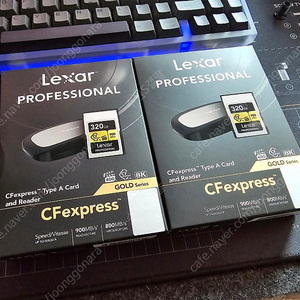 렉사 Lexar CFExpress Type A GOLD 메모리카드 320GB + 리더기 팝니다