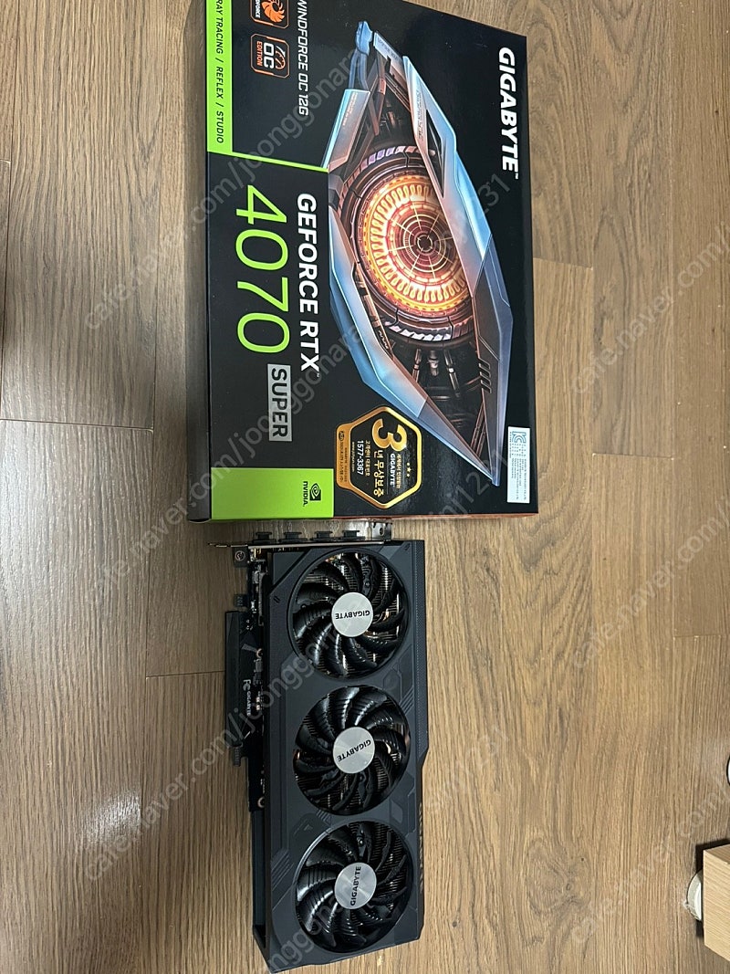 GIGABYTE 지포스 RTX 4070 SUPER WINDFORCE OC D6X 12GB 팝니다.