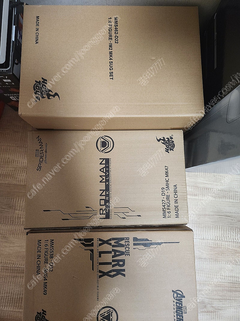 핫토이 마크49 레스큐 다소곳스텐드 v2 판매합니다.