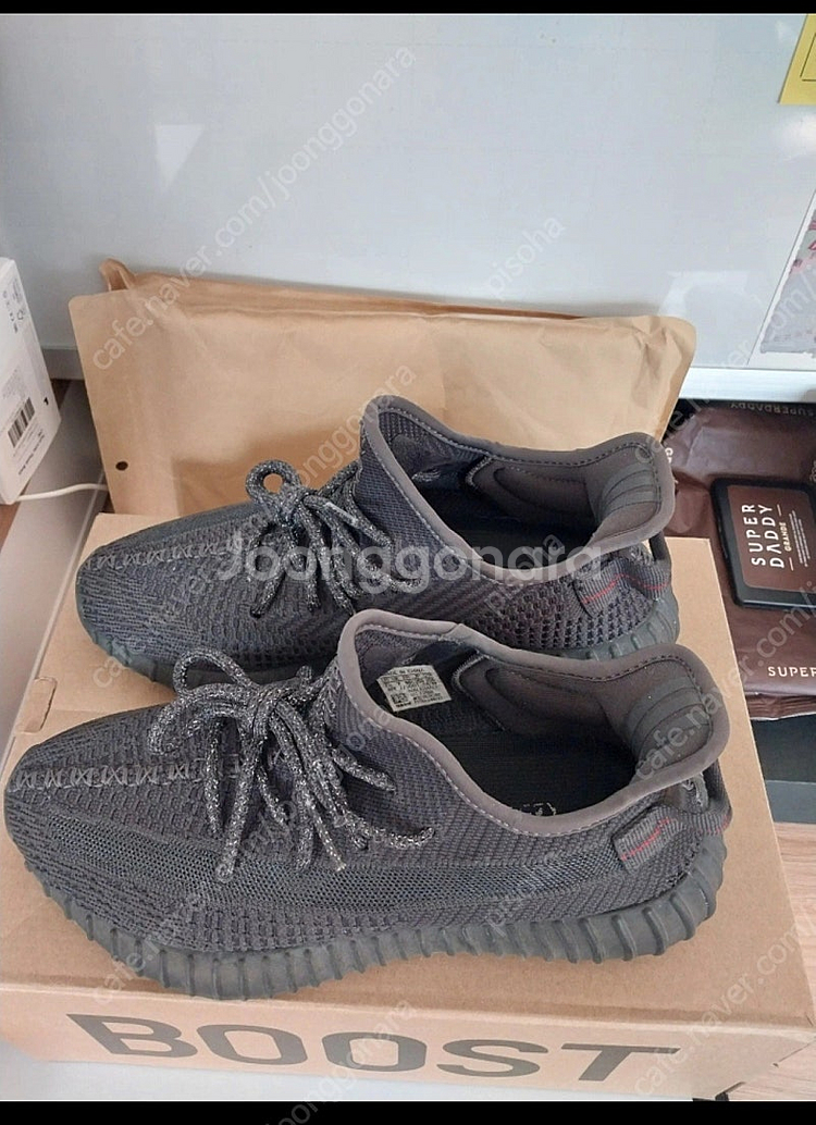이지부스트 트리플 블랙 350v2 255사이즈 팝니다.--3