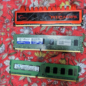 RAM 2GB 양면 PC3-10600U-09-10-80 컴퓨터 램4개