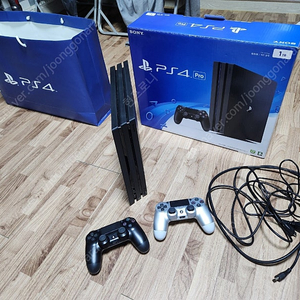 (부산)Ps4 pro 7017버전 팝니다 추가패드포함