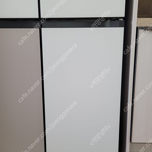 삼성 비스코프 하단 패널 1개 비스코프 10일 설치 된 냉장고 패널 1개 팝니다. 새틴화이트 은은한 무광 흰색 RF60C9012AP모델