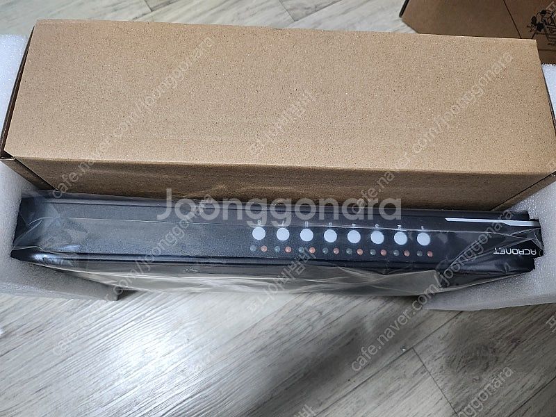 랙마운트 USB VGA KVM 스위치 미개봉 팝니다--2