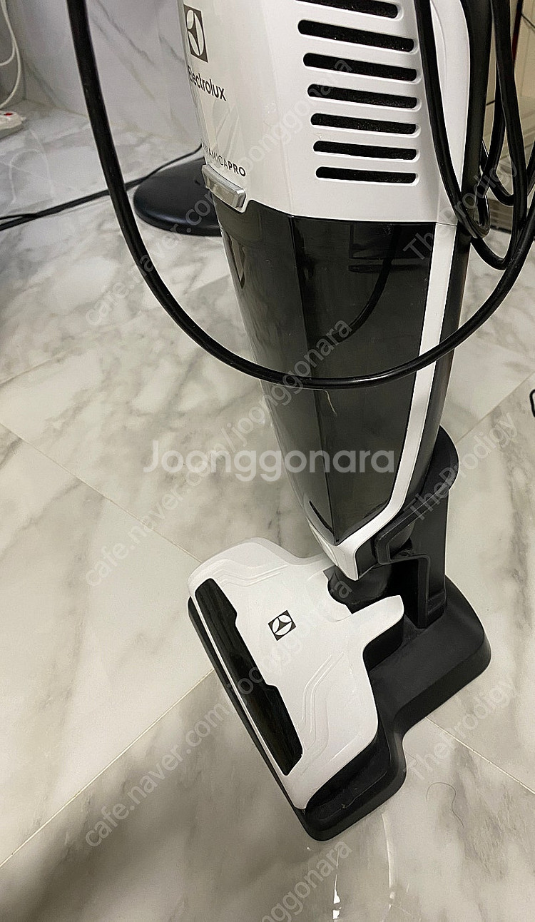 일렉트로룩스 다이나미카 프로 유선 스틱청소기 EDYL35IW--0