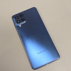 갤럭시 퀀텀3 블루 128기가 미파손 가성비폰 8만에판매합니다