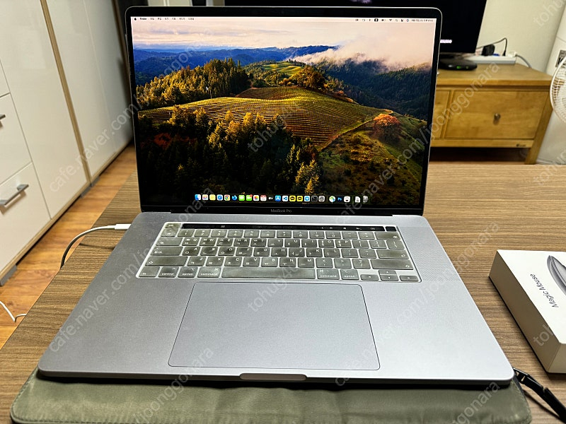 맥북 프로 터치바 2019--0