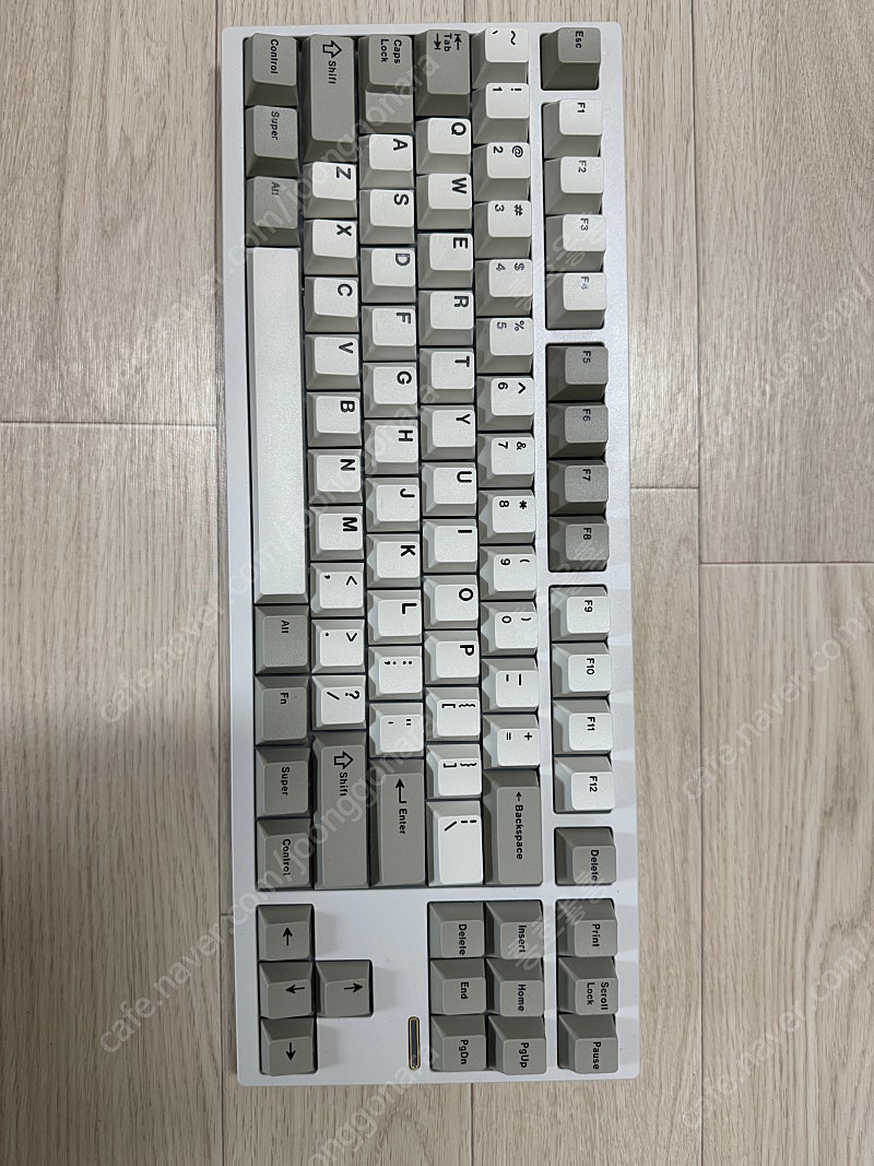 qk80 wk 화이트 팝니다.