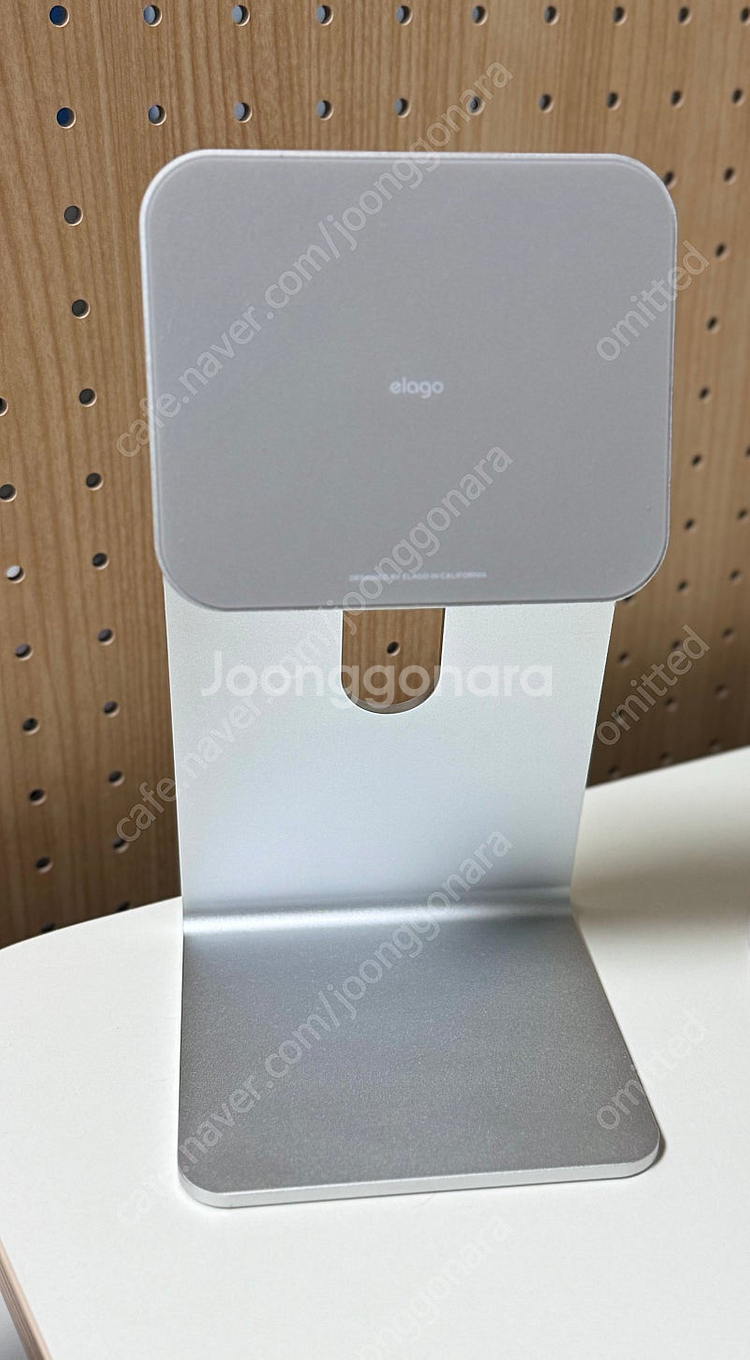 엘라고 아이패드 마그네틱 스탠드 실버--1