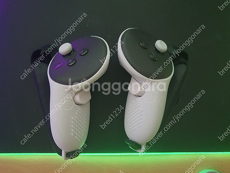 오큘러스 메타퀘스트3 와 주변장비 저렴히 판매합니다--2
