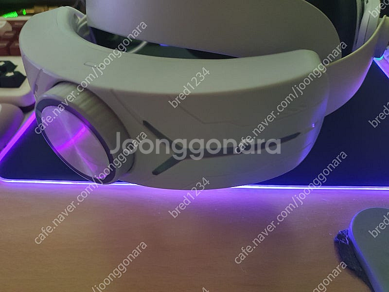 오큘러스 메타퀘스트3와 부자재들 모두 싸게 팝니다.--1