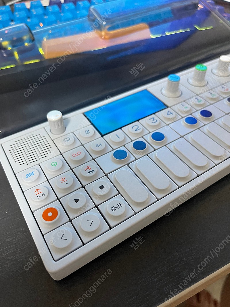 Teenage engineering OP-1