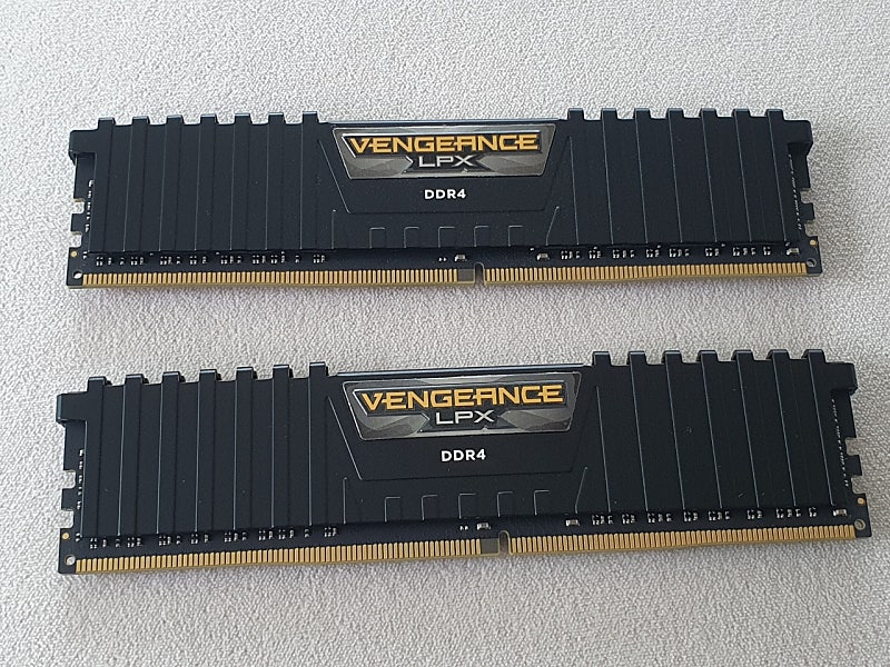 커세어 DDR4-3200 CL16 VENGEANCE LPX BLACK 패키지 (16GB(8Gx2))