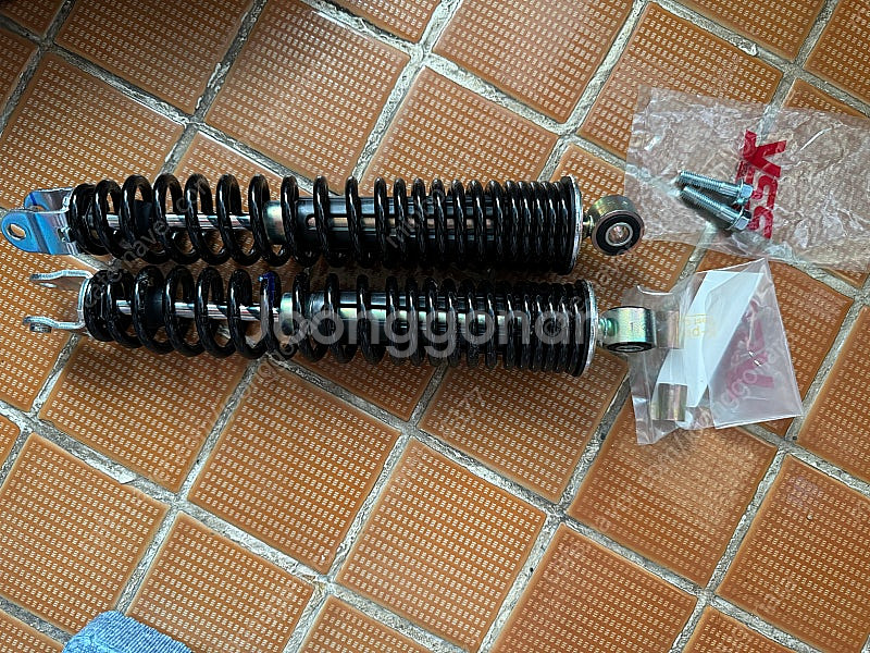 PCX YSS 정품 쇼바 팝니다.--0
