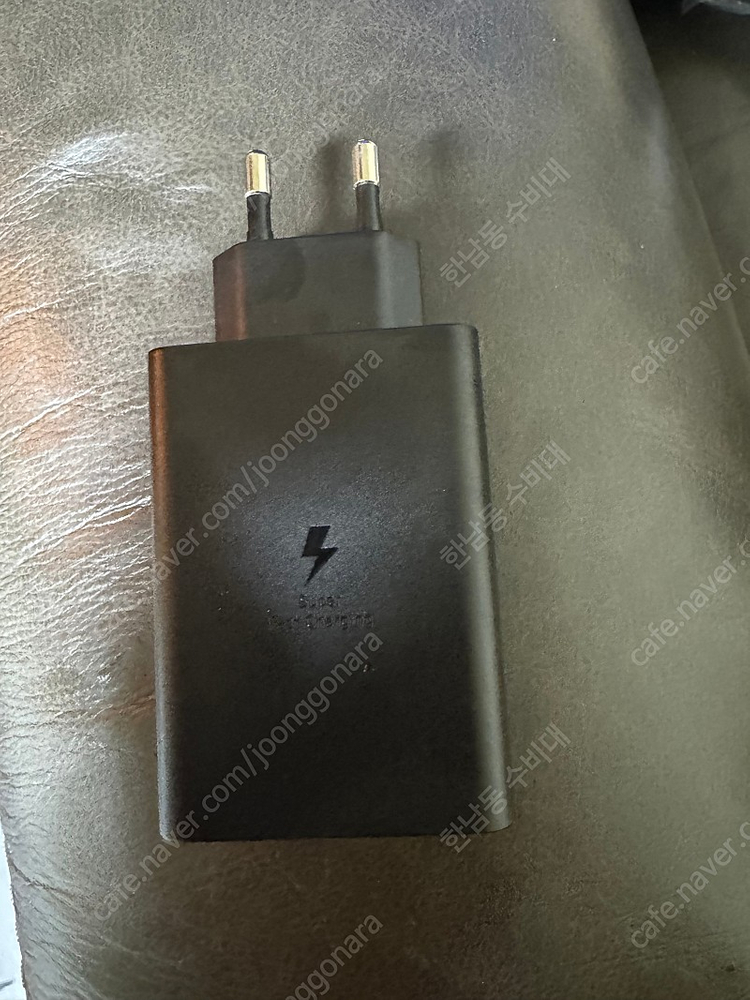삼성전자 65W 트리오 포트 PD 충전기--1