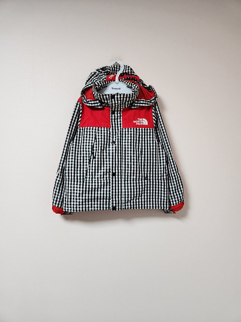 110사이즈(아동용) 노스페이스 빨강 검정하양 체크무늬 바람막이 등산 자켓