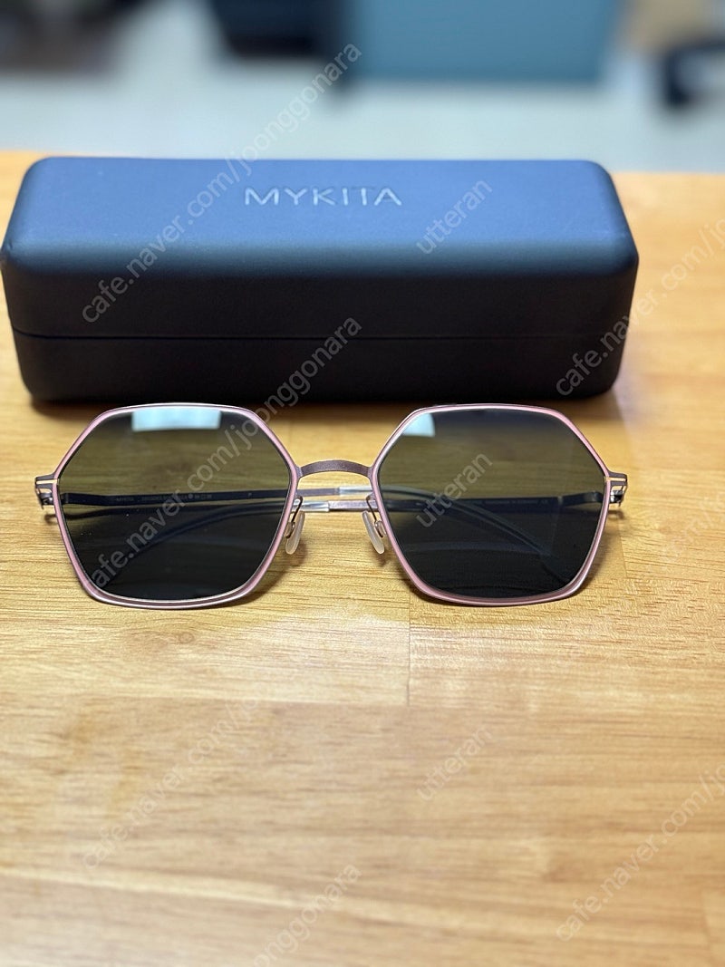 마이키타 틸라(SUN TILLA) 선글라스 민트급 판매