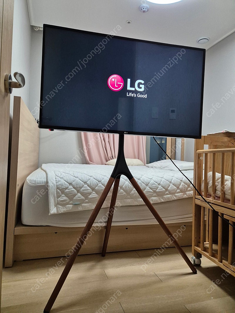 LG LED 43인치 TV + 이젤 스탠드