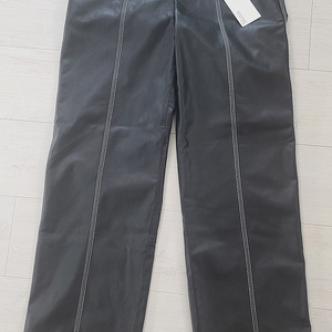 마뗑킴 스티치 에코 레더 팬츠/Matin Kim stitch eco leather pants/s사이즈 50,000원