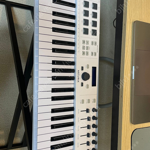 Arturia keylab essential 49 White Edition 마스터 키보드 팝니다