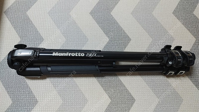 맨프로토 190 삼각대 + MHXPRO-2W 비디오 헤드 + 삼각대가방 판매합니다.