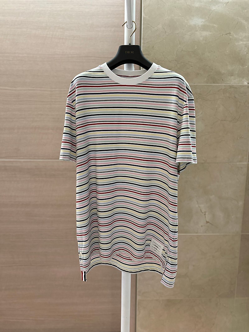 톰브라운 멀티컬러 티셔츠 새상품 Thom Browne multicolor t-shirt 정품 발렌시아가 디올 몽클레어 프라다 루이비통 구찌 셀린느 에르메스 톰포드 생로랑 버버리