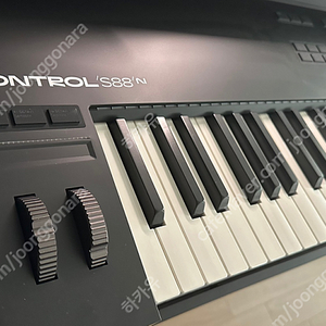 네이티브 인스트루먼트_Komplete kontrol s88 mk3_마스터키보드 88건반 S급 판매합니다