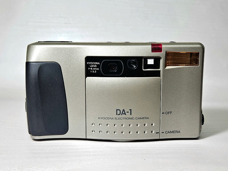 교세라 최초의 레트로 디지탈 카메라 KYOCERA DA-1