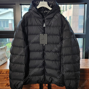 23SS MONCLER 몽클레어 HADAR 경량 패딩 블랙 남성