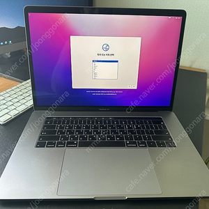 MacBook pro A1990 / i7