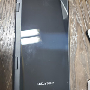 LG V50용 듀얼 스크린 팝니다.