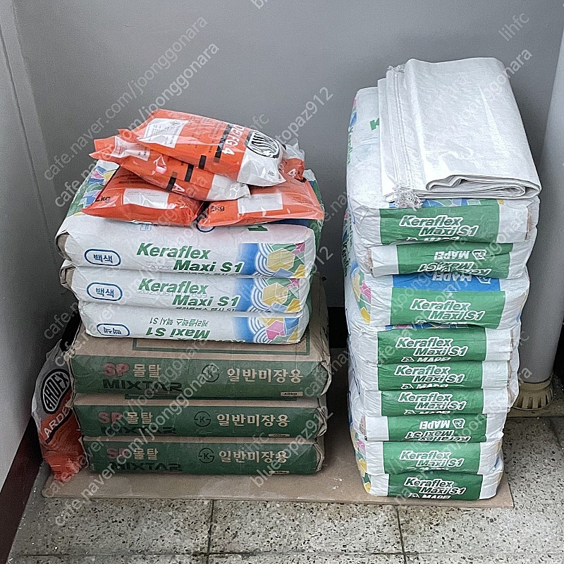 마페이 맥시 20kg 7포, x18 3포, 한일몰탈40kg 3포, 아덱스 fg4 4포