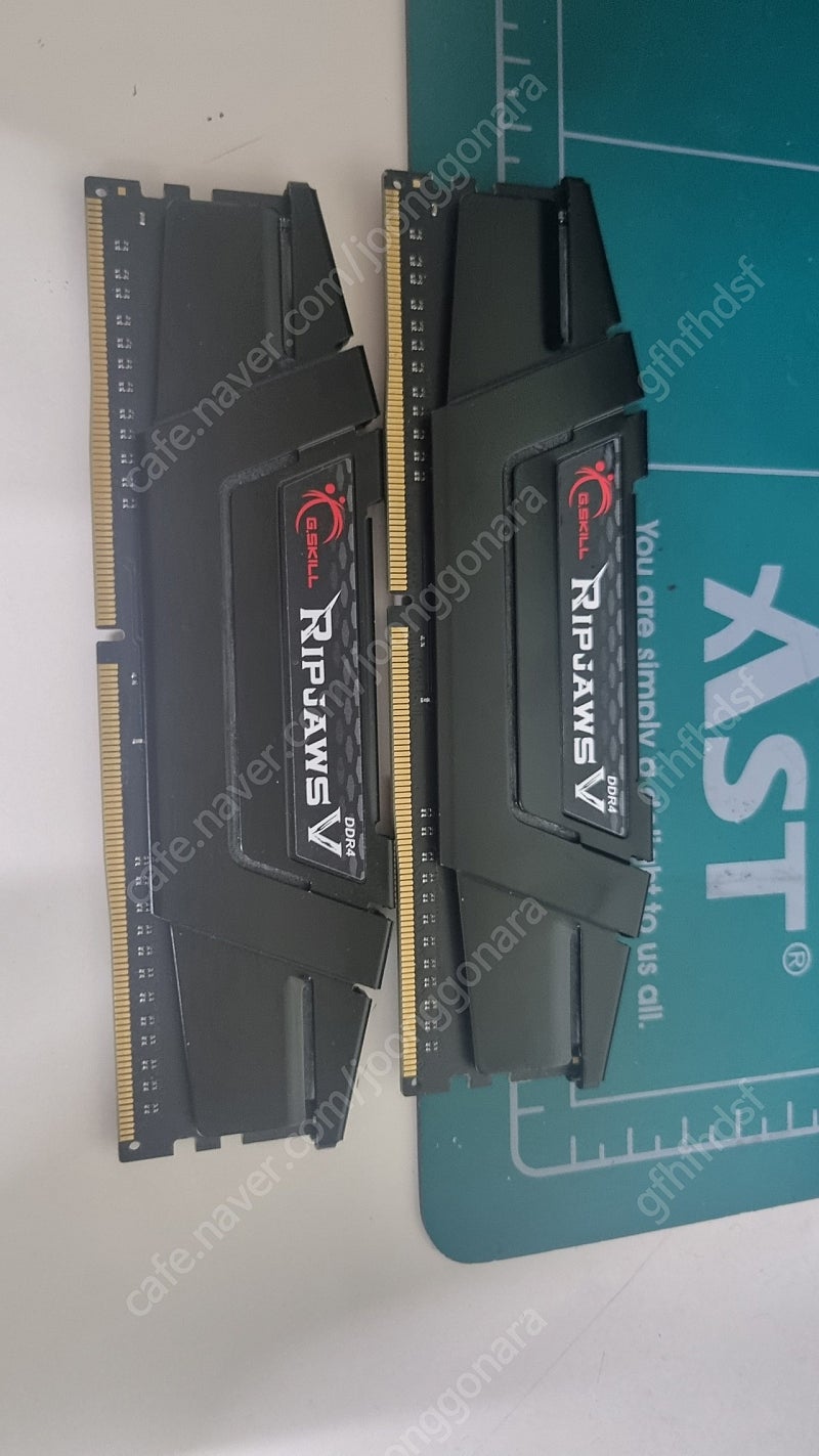 gskill 립죠스 3200 cl14 ripjaws ddr4 b다이 튜닝램 8gb 2개 1세트 팝니다