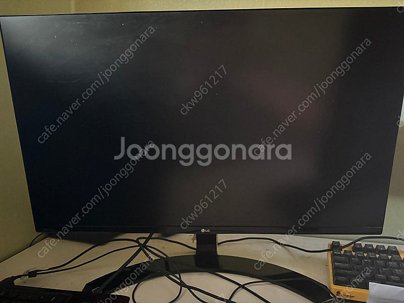 27인치 FHD IPS LG모니터 팝니다.--0