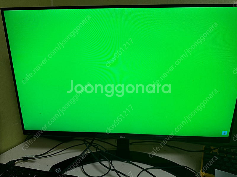 27인치 FHD IPS LG모니터 팝니다.--2