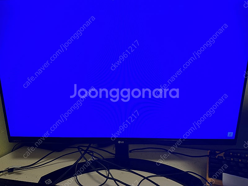 27인치 FHD IPS LG모니터 팝니다.--3