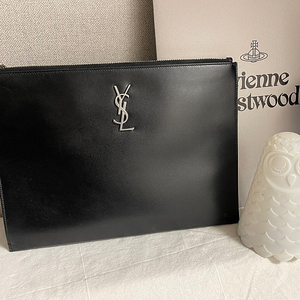 생로랑 YSL 모노그램 클러치 은장 로고 453249