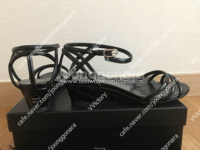 할인> 샤넬 퀼팅 CC 로고 샌들--2