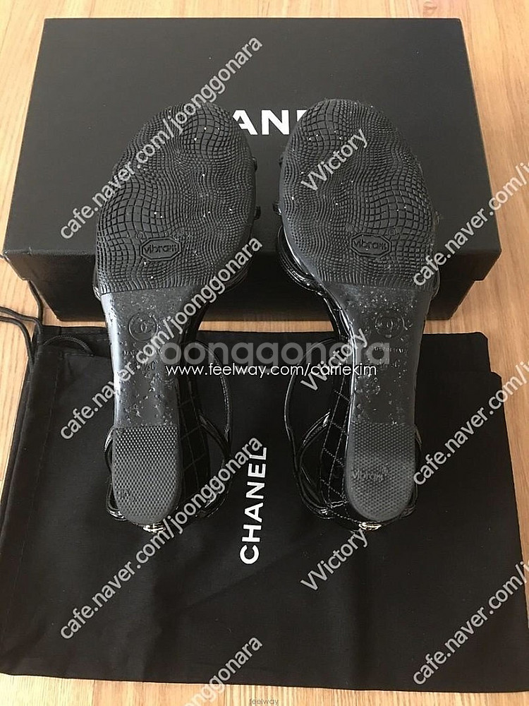 할인> 샤넬 퀼팅 CC 로고 샌들--4