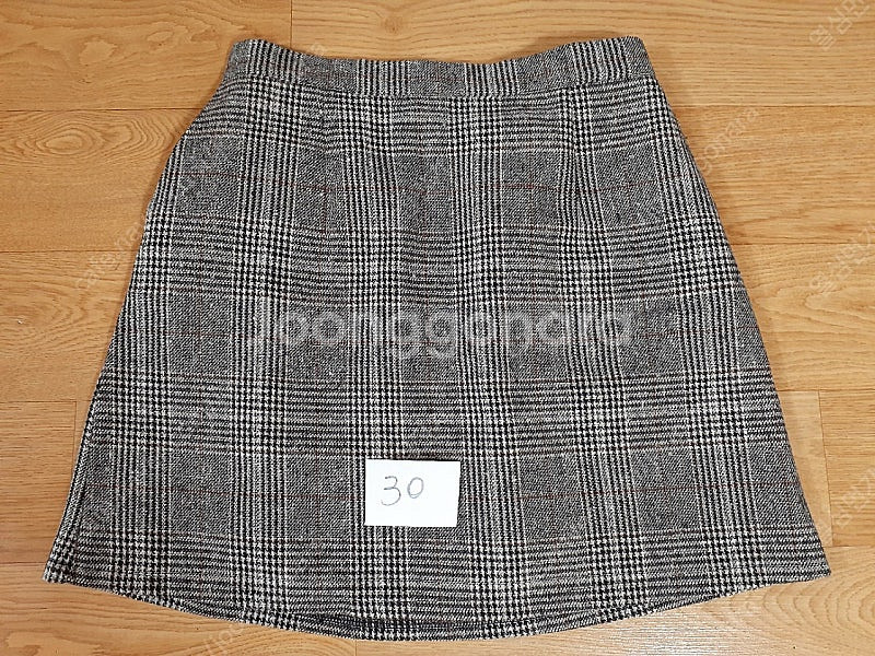 치마 허리 뒤쪽에 고무줄 입니다 요즘 계절 편하게 입부...--0